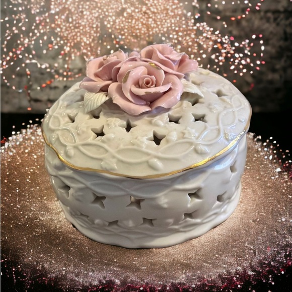 Vintage Ceramic Potpourrie Jewelry Trinket Box Lid Capodimonte Style Roses - Picture 5 of 16